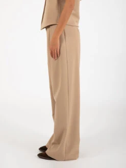 Prima pagina -Couture per Lei stimm pantalone a palazzo con doppia pence cammello2